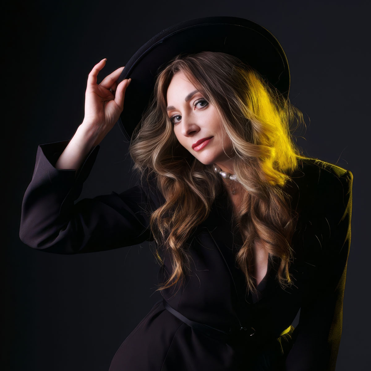 Yana Simakova photographer and founder of LUMIOANNA.photo