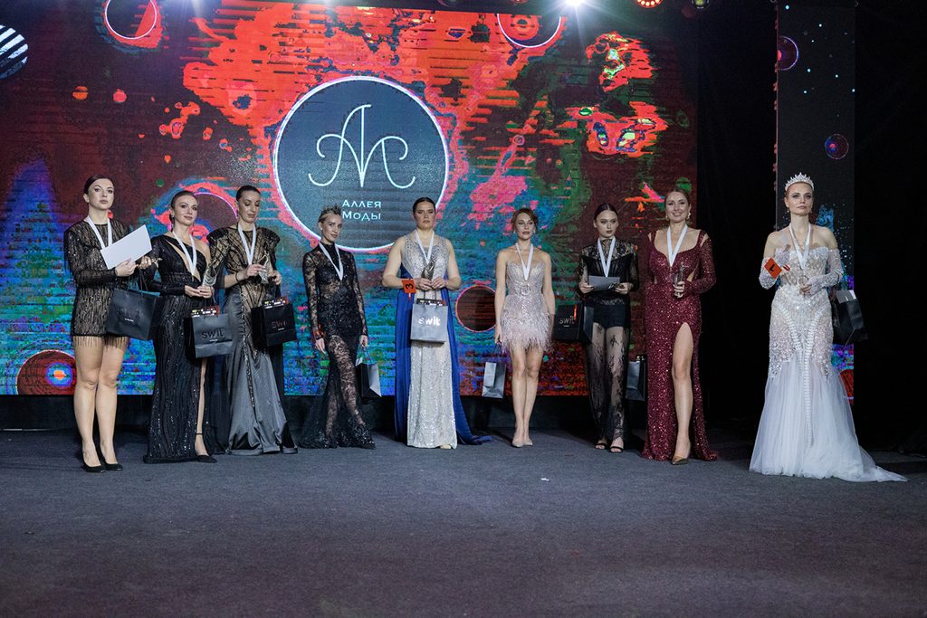 Fashion Alley — star models runway show